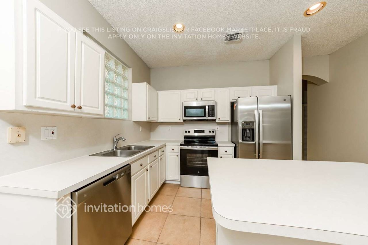 1026 Fosters Mill Rd - Photo 6 of 17