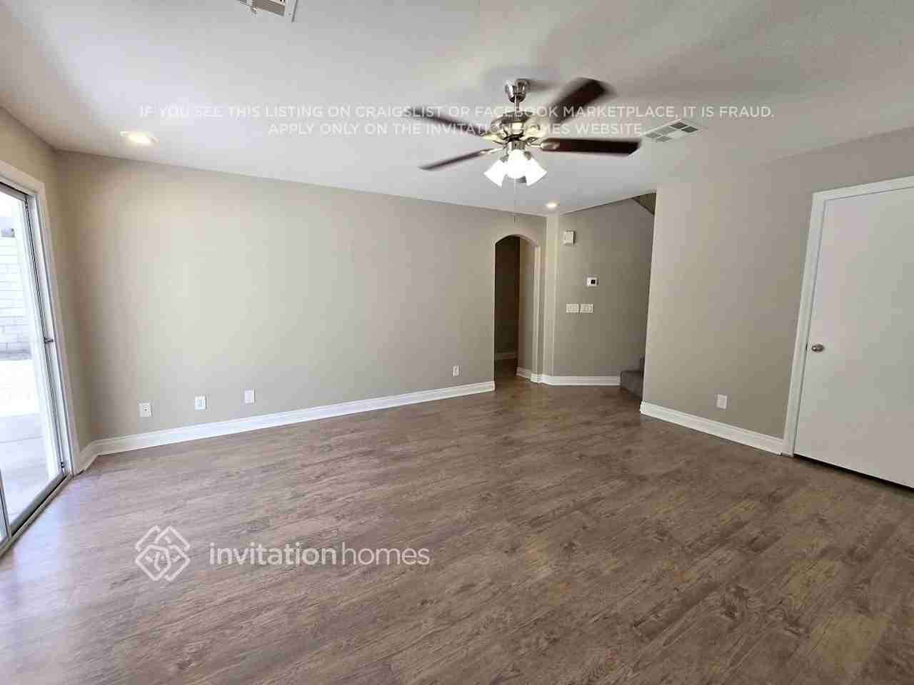 8541 Honey Vine Ave - Photo 3 of 15