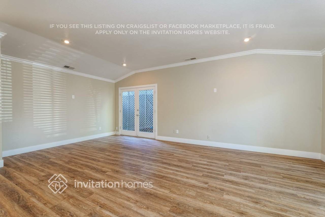 2828 Tiffany West Way - Photo 5 of 18