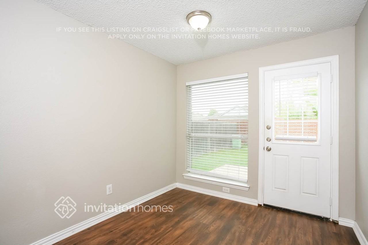 1047 Waterview Dr - Photo 6 of 13
