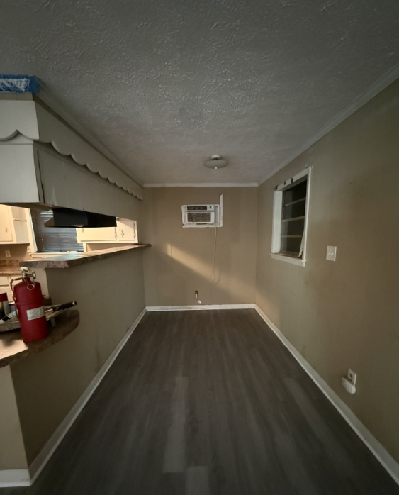 526 S Canal St #1 - Photo 3 of 11