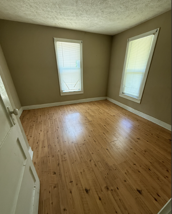 526 S Canal St #1 - Photo 7 of 11