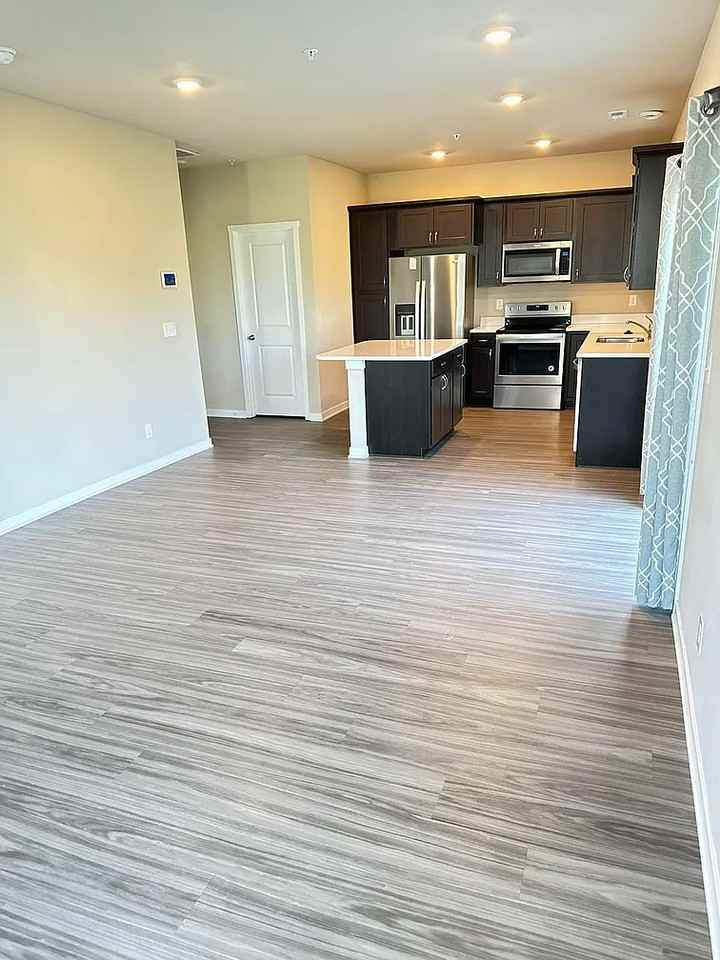 854 Ne Phlox Ave #0 - Photo 2 of 10