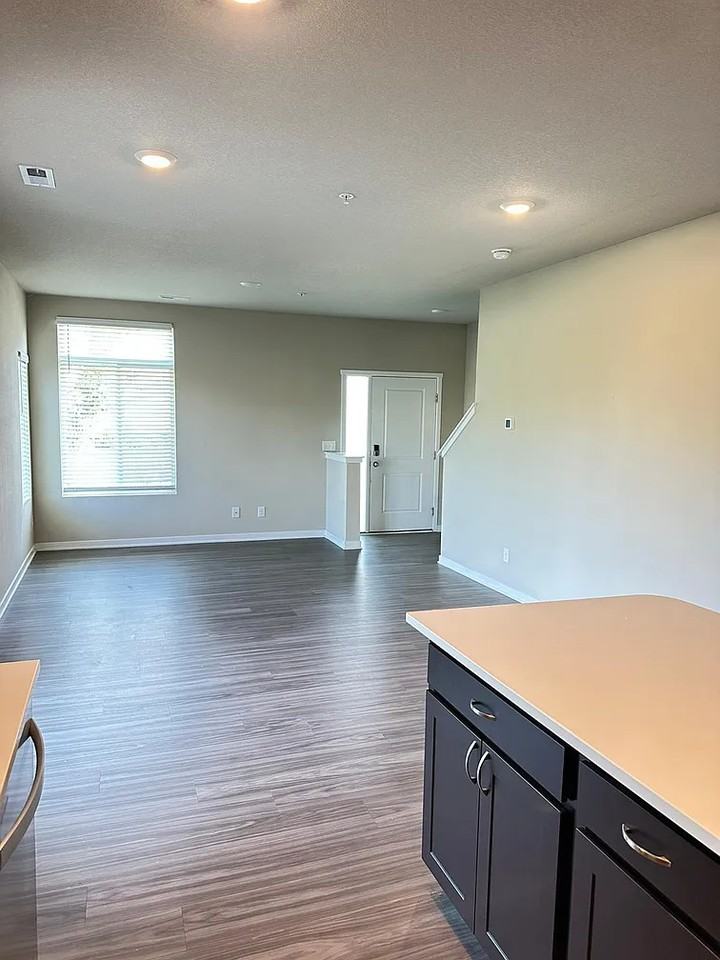854 Ne Phlox Ave #0 - Photo 5 of 10
