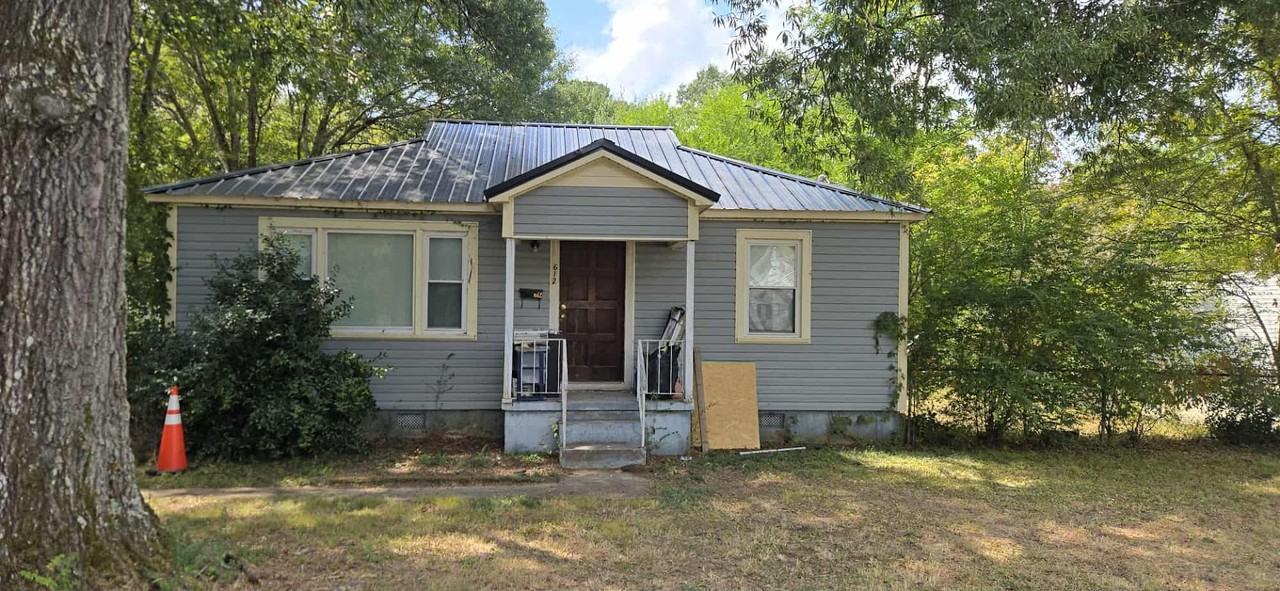 612 Ledford St #1 - Photo 2 of 2