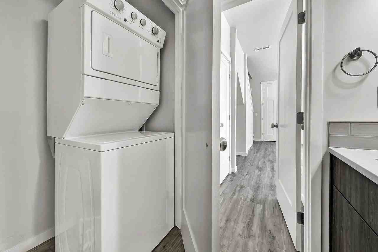 17093 N Hounslow Way #102 - Photo 5 of 8