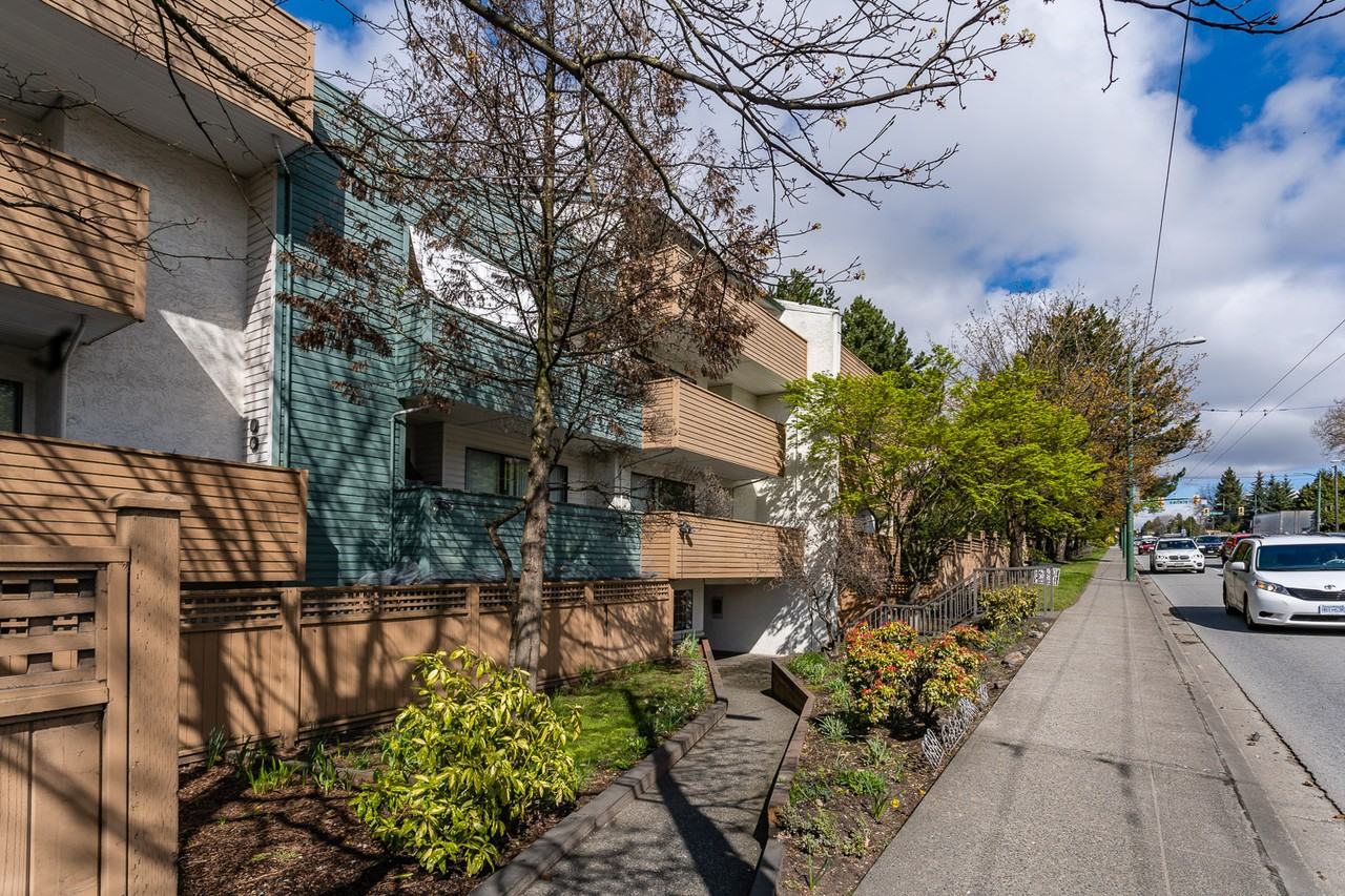 Victoria Apartments - Photo 2 of 13