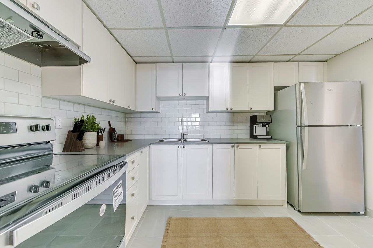Premier Court Apartments - Photo 2 of 14