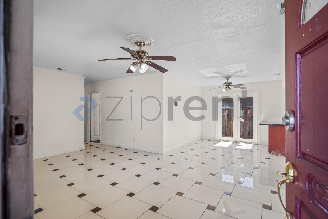37733 Arlene Ct - Photo 6 of 31