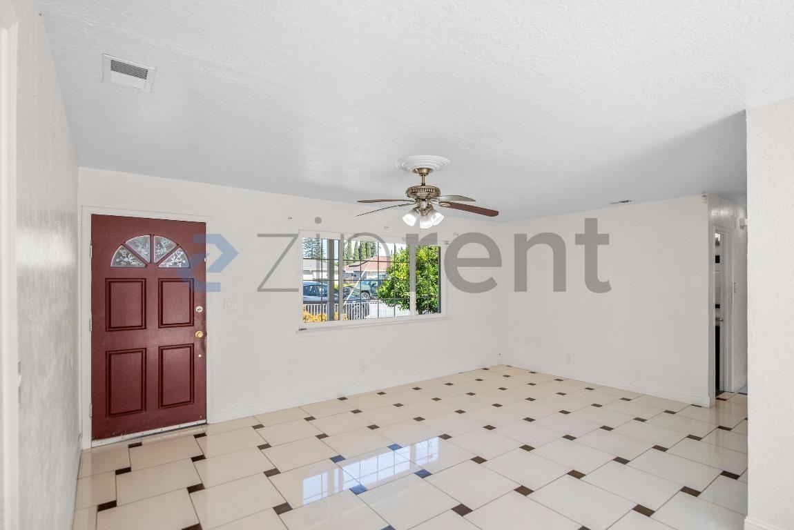 37733 Arlene Ct - Photo 7 of 31