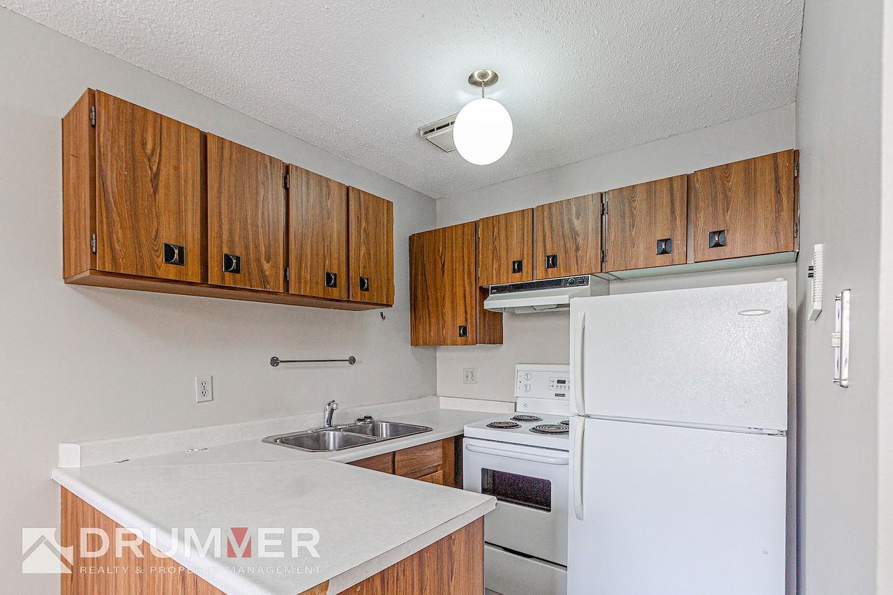 Amazing Sunnyside 2 Bedroom w/ Spacious Layout & the Best Location! - Photo 6 of 17