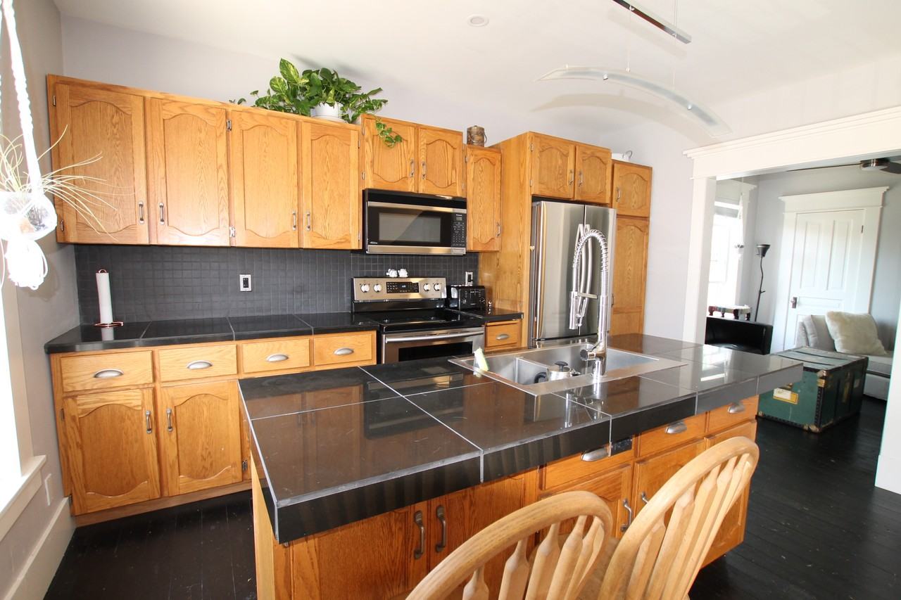 211A Paisley Street - Photo 3 of 16