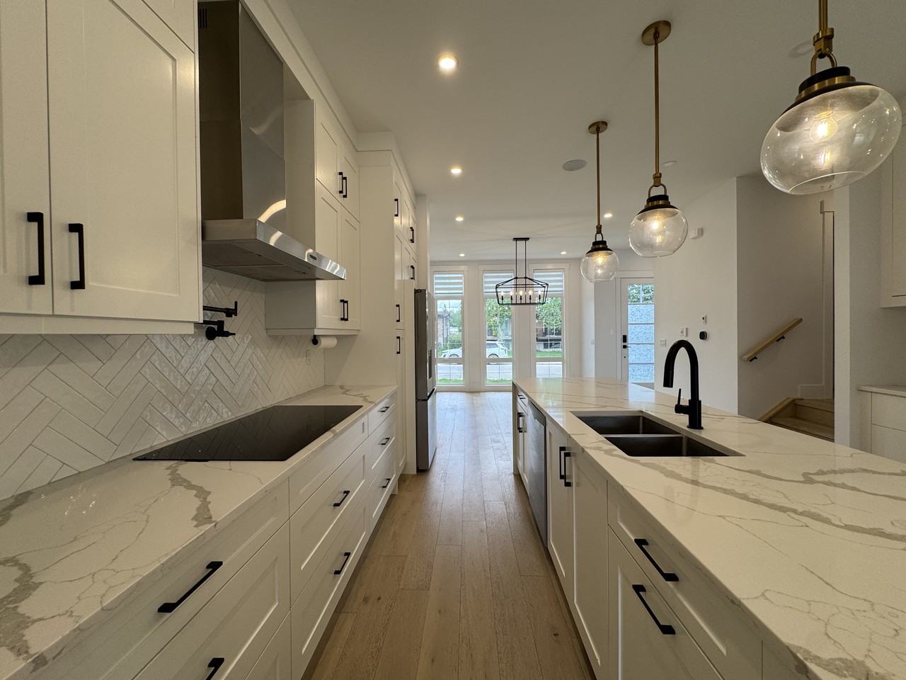 521 Winston Heights - Photo 4 of 36