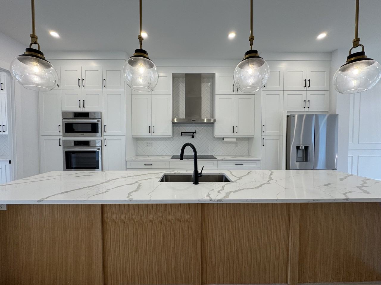 521 Winston Heights - Photo 5 of 36