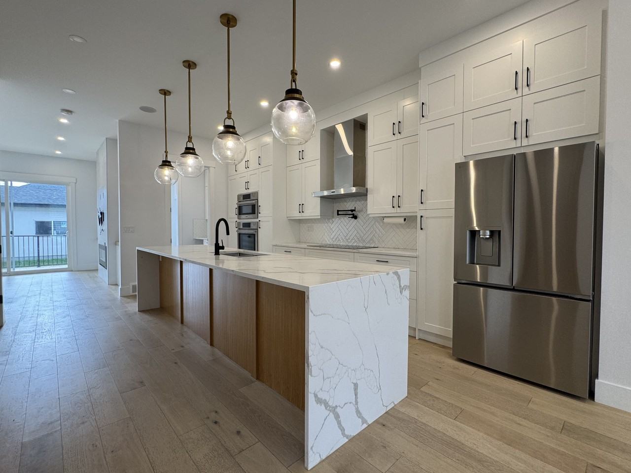 521 Winston Heights - Photo 6 of 36
