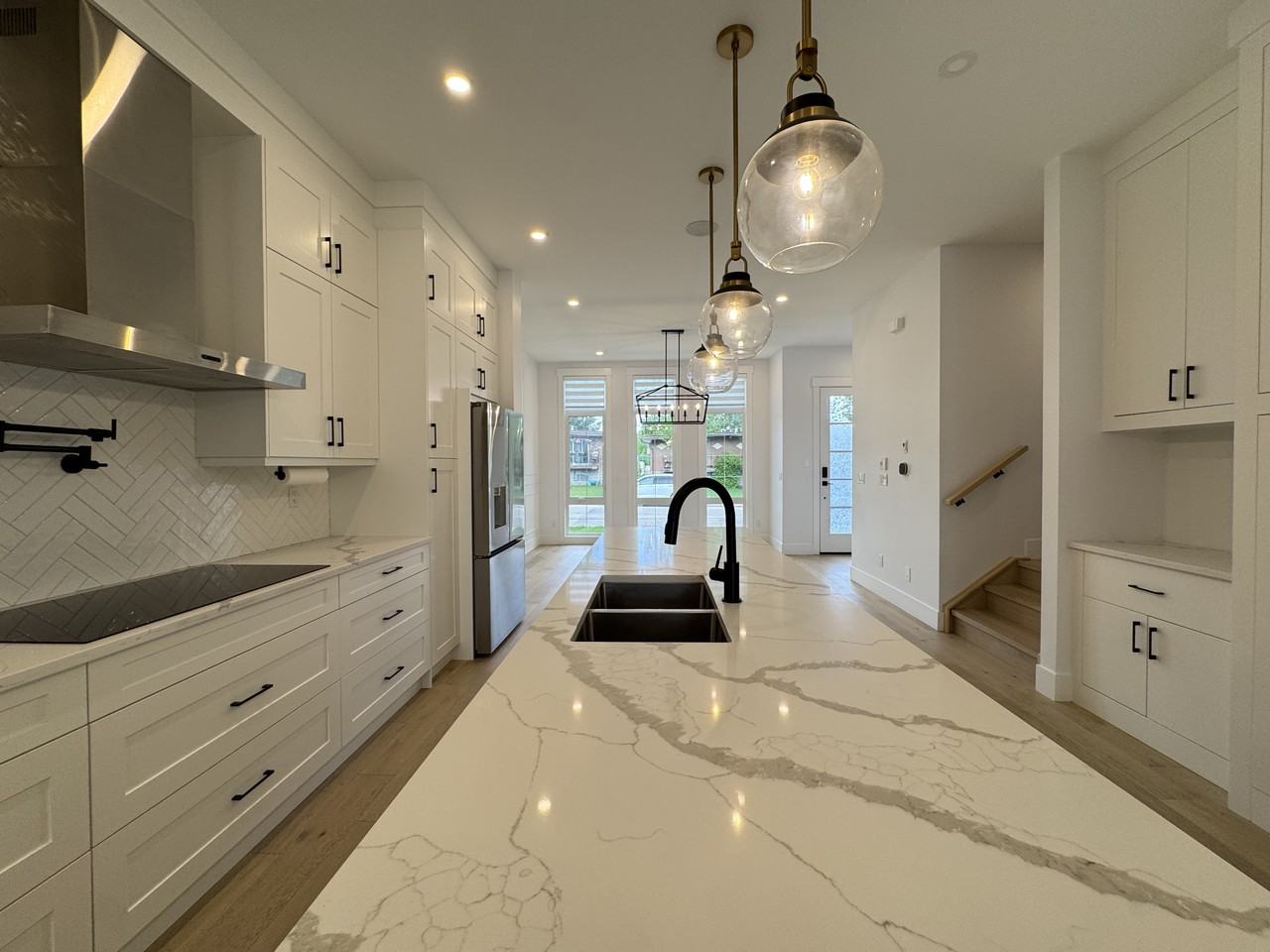 521 Winston Heights - Photo 7 of 36
