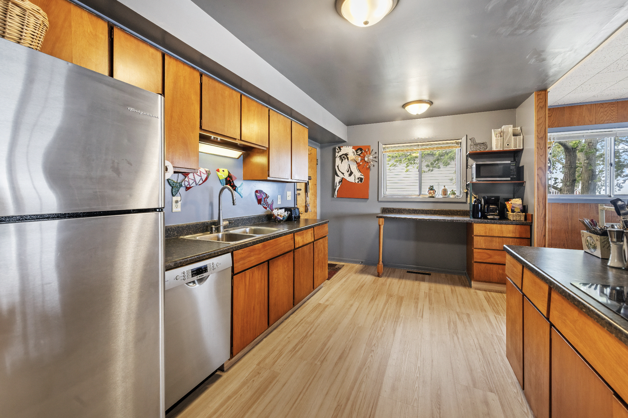 1310 Shore Drive - Photo 6 of 37