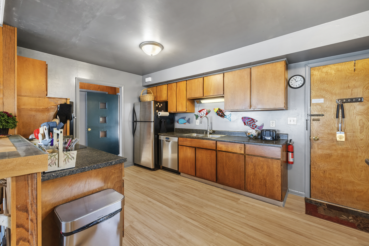 1310 Shore Drive - Photo 5 of 37