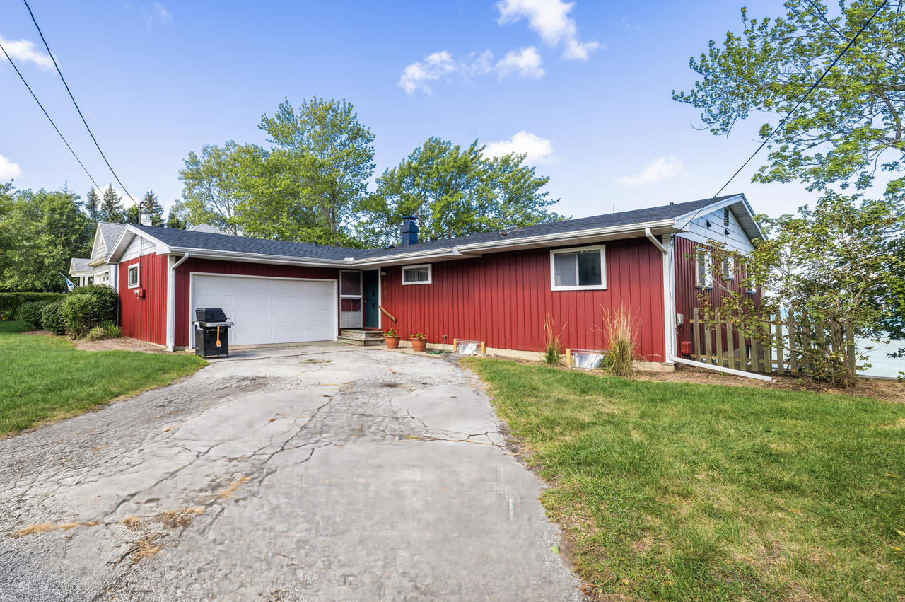 1310 Shore Drive - Photo 2 of 37
