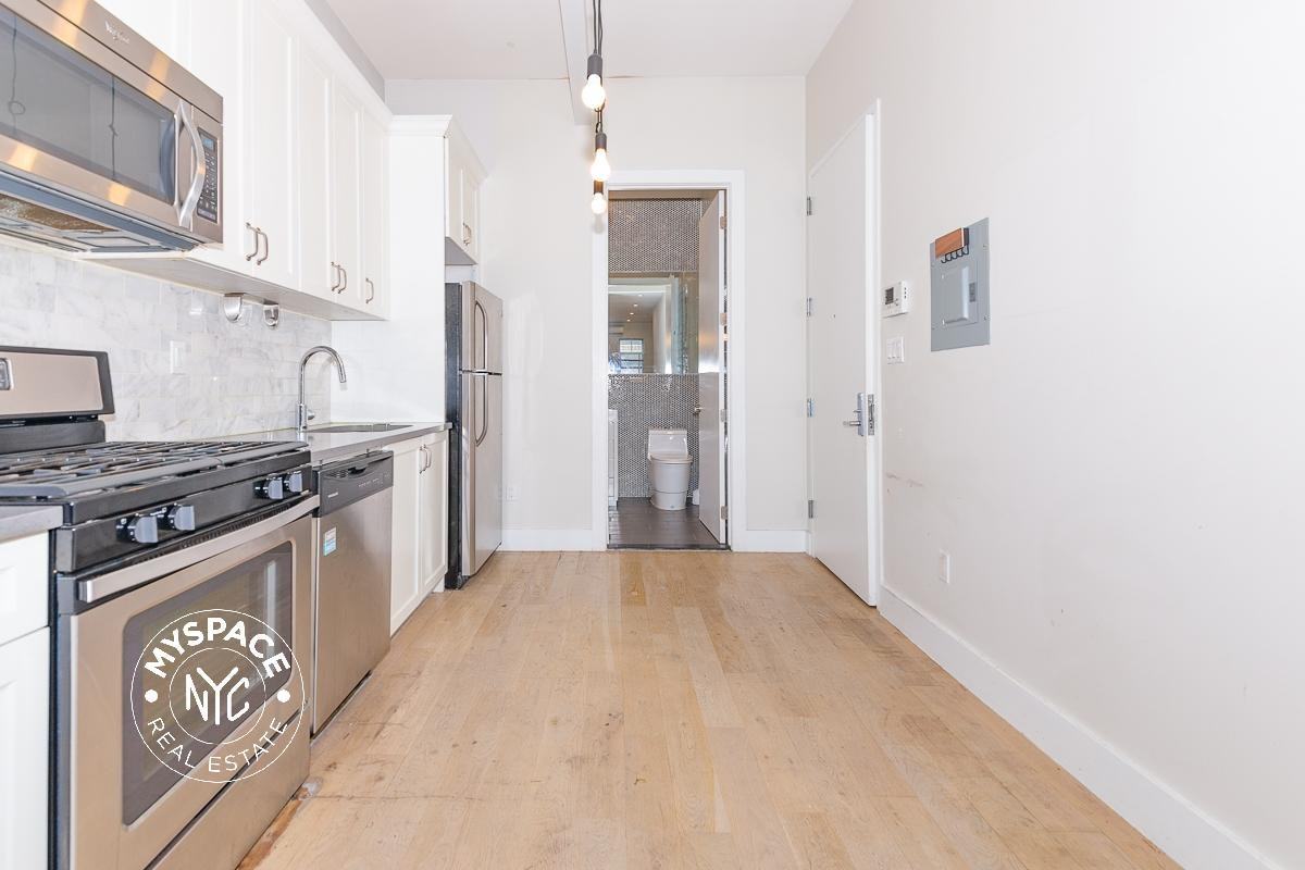 1090 Bedford Ave #2 - Photo 2 of 8
