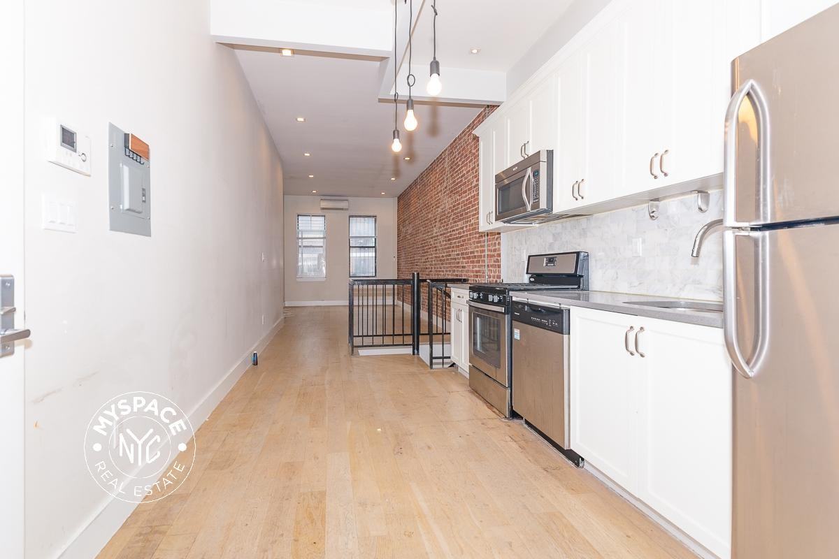 1090 Bedford Ave #2 - Photo 3 of 8