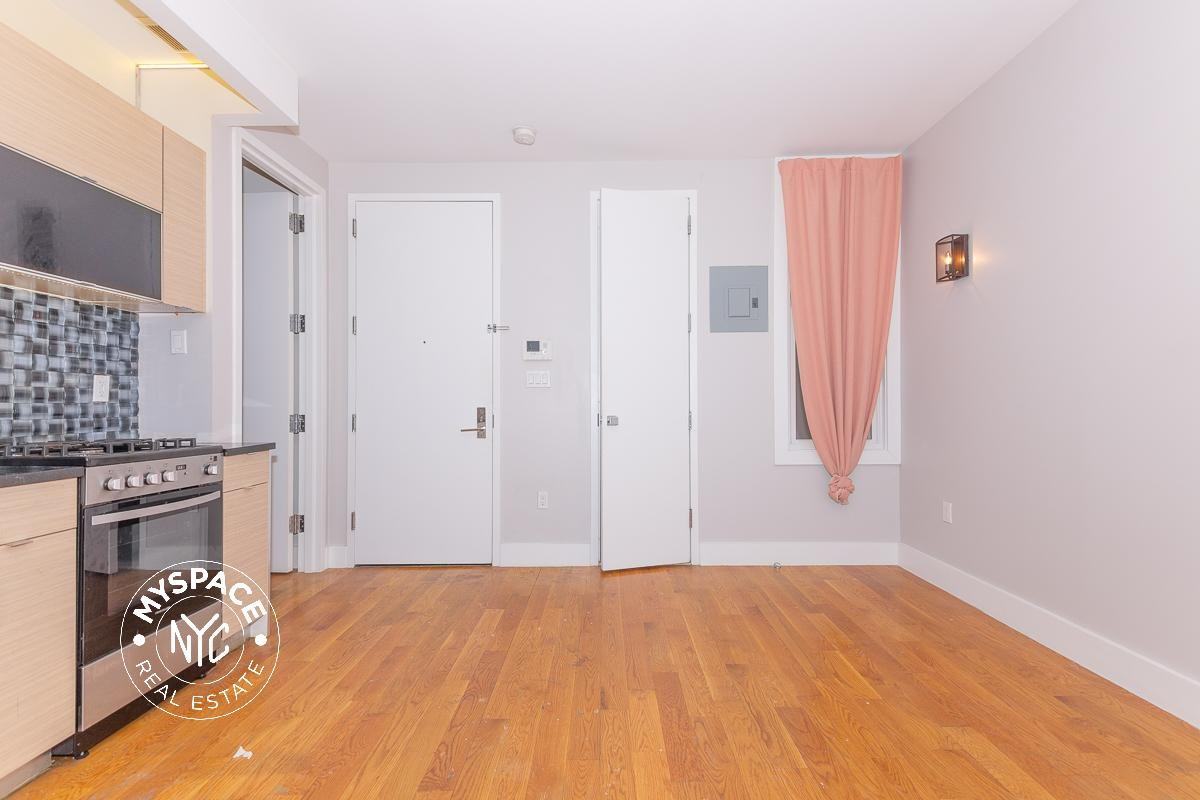 462 Pulaski St #2B - Photo 3 of 14
