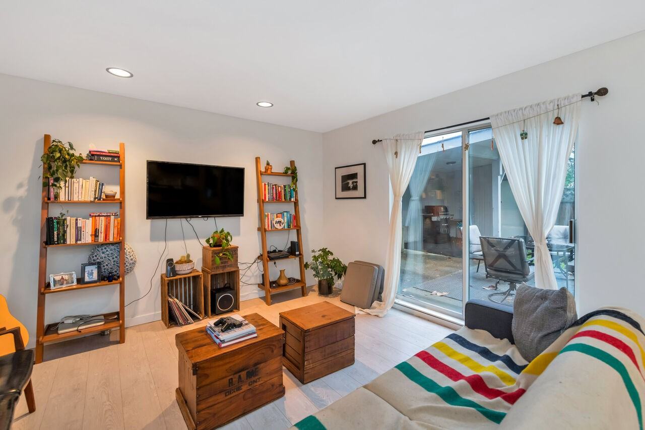 113 West Kings Road - Photo 2 of 16