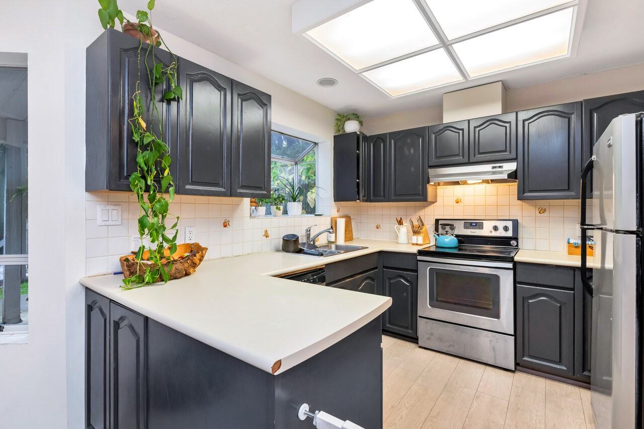 113 West Kings Road - Photo 7 of 16