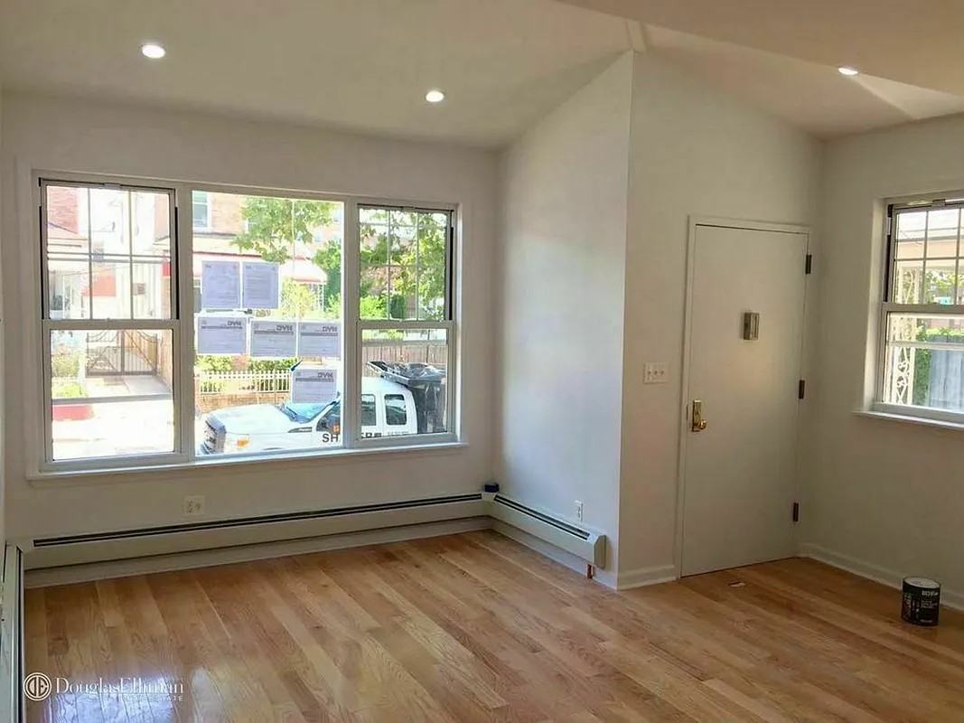 776 East 45th Street - Photo 5 of 8