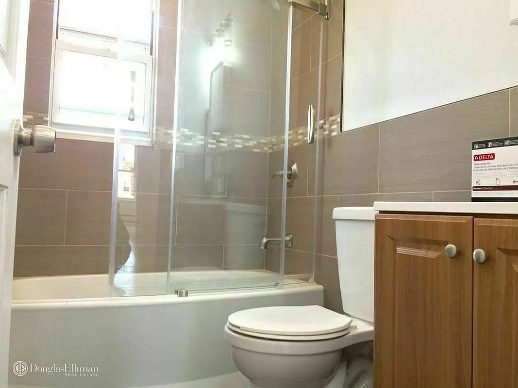 776 East 45th Street - Photo 4 of 8