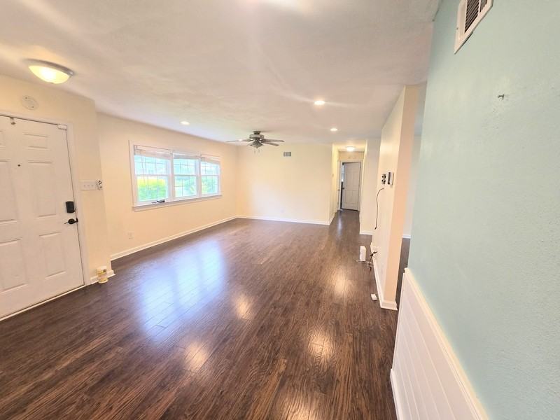 3109 Bowling Green Dr - Photo 4 of 22
