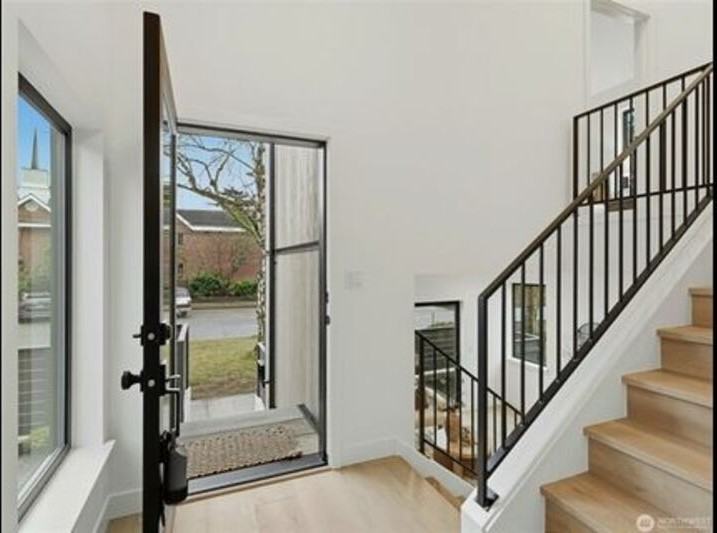 2806 W Dravus St - Photo 4 of 18