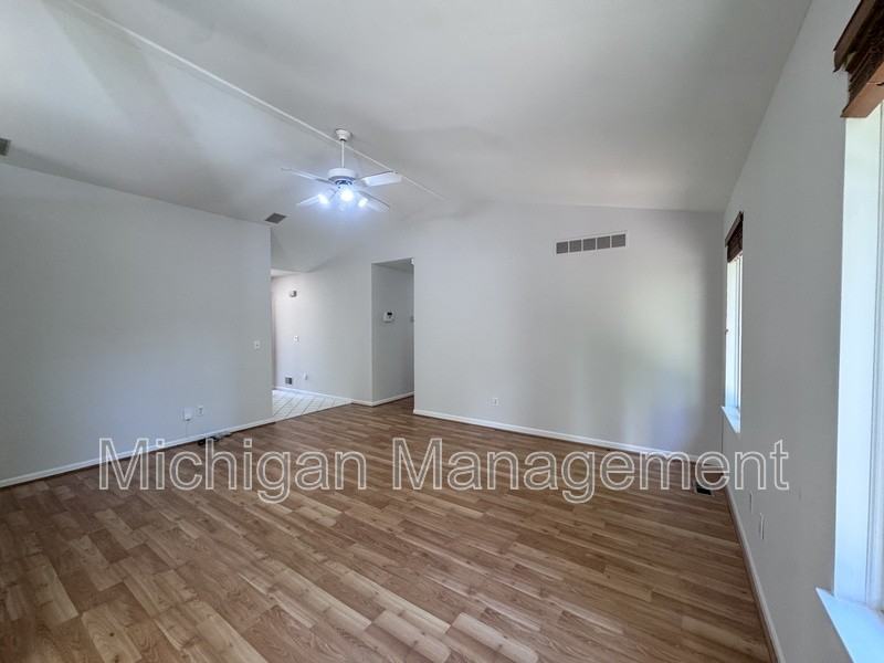 173 Algansee Dr - Photo 4 of 50