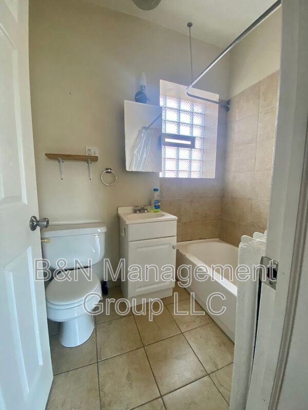 1059 W Dakin St #3 - Photo 3 of 10