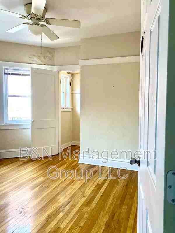 1059 W Dakin St #3 - Photo 5 of 10