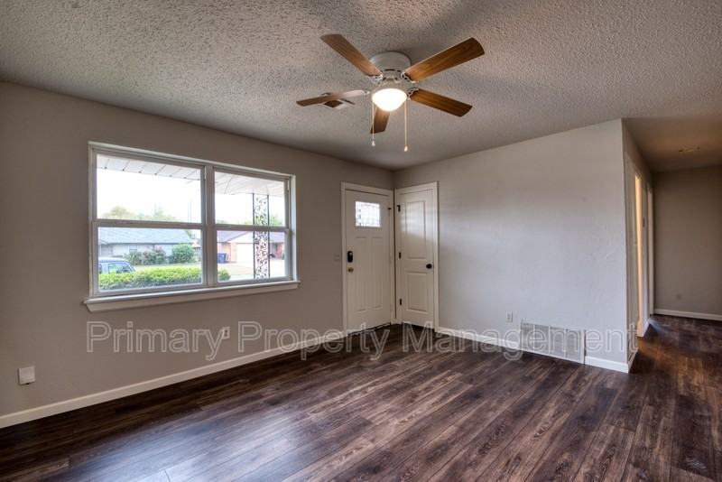 2828 Sw 83rd St - Photo 5 of 15