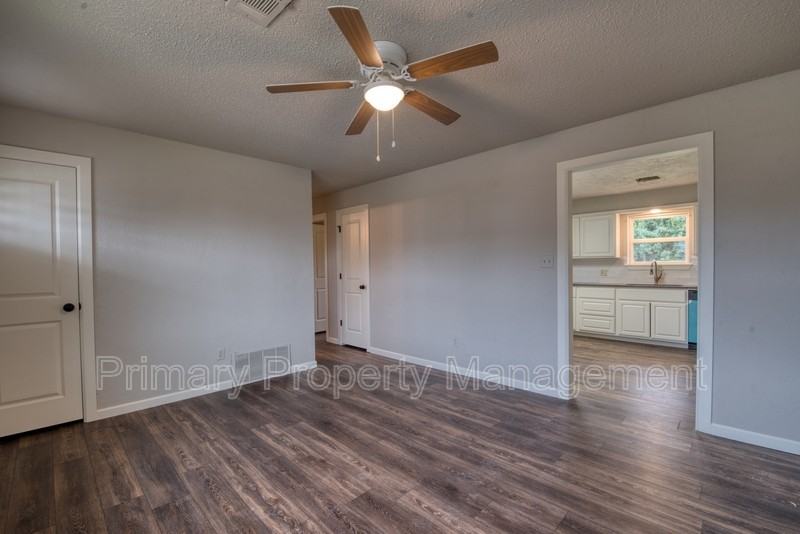 2828 Sw 83rd St - Photo 6 of 15