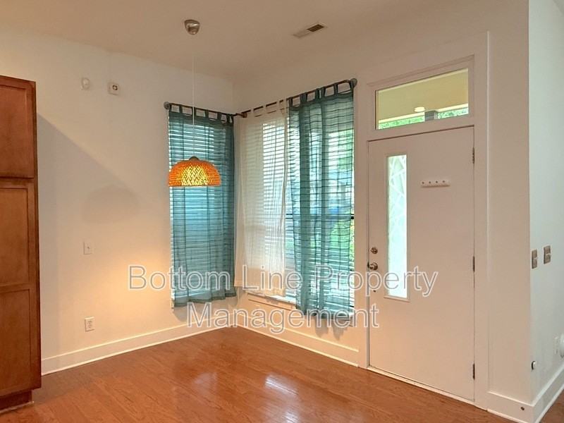 904 Warren Burgess Ln - Photo 3 of 22