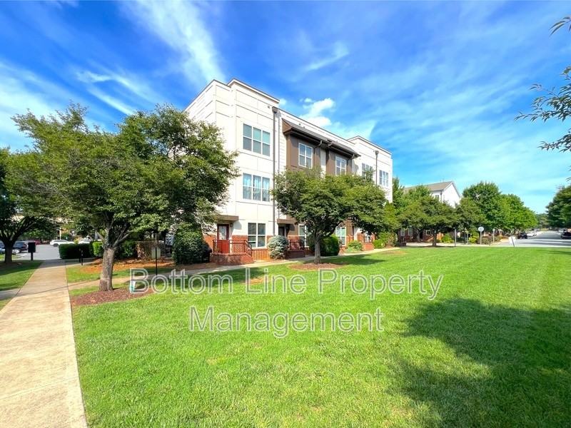 841 Seigle Point Dr - Photo 3 of 30