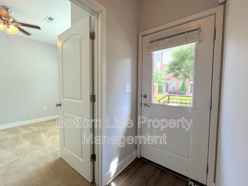 841 Seigle Point Dr - Photo 4 of 30