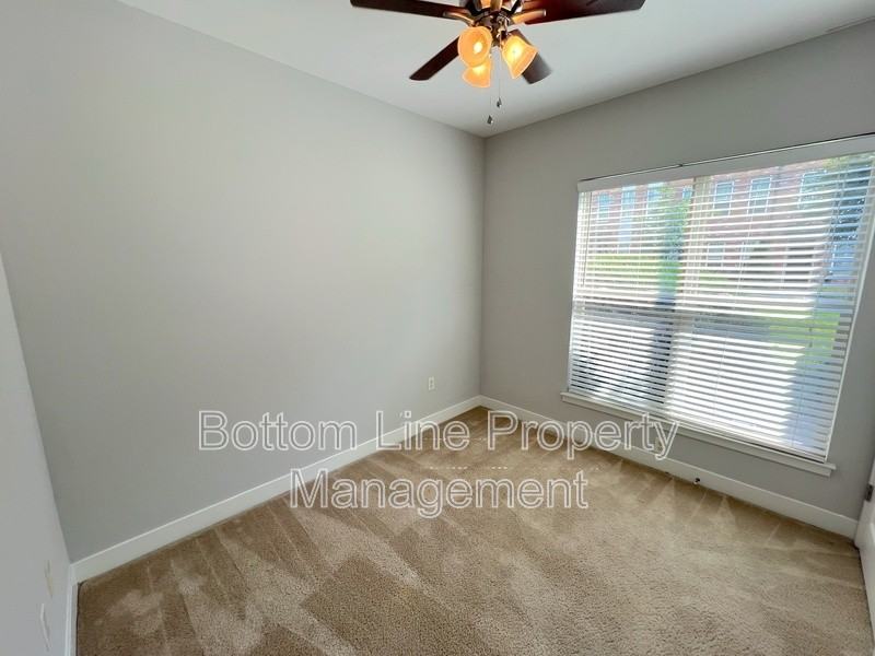 841 Seigle Point Dr - Photo 5 of 30