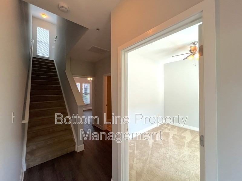 841 Seigle Point Dr - Photo 7 of 30