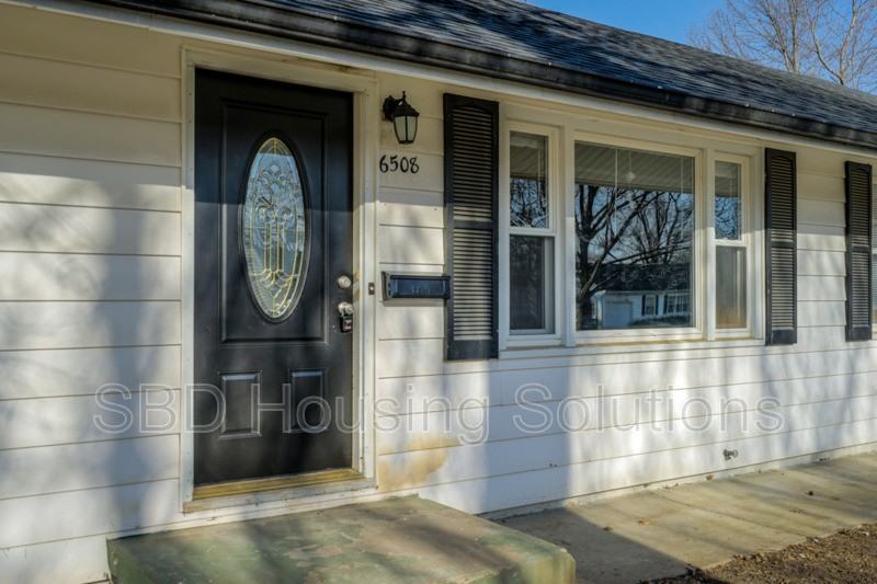 6508 N Harrison St - Photo 2 of 7