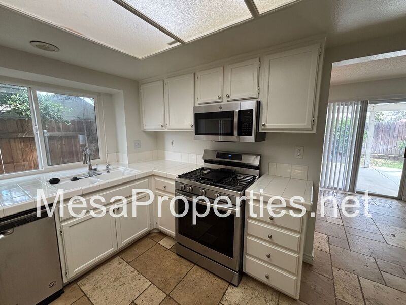14925 Dandelion Ct - Photo 6 of 24