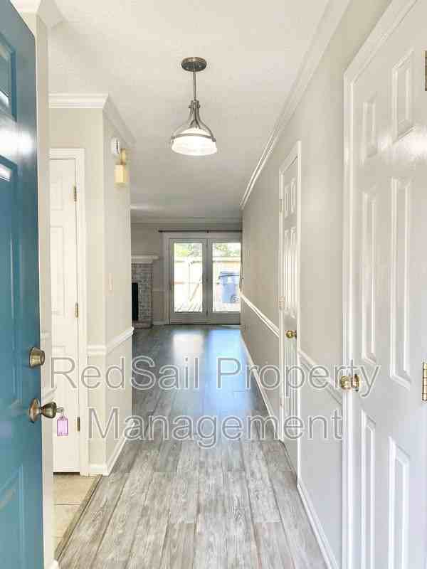 110 Souverain Lndg - Photo 3 of 23