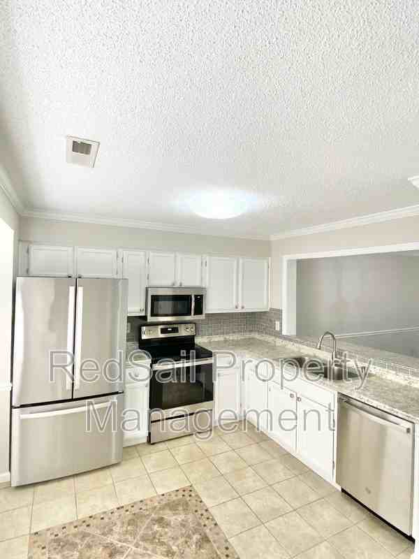 110 Souverain Lndg - Photo 4 of 23