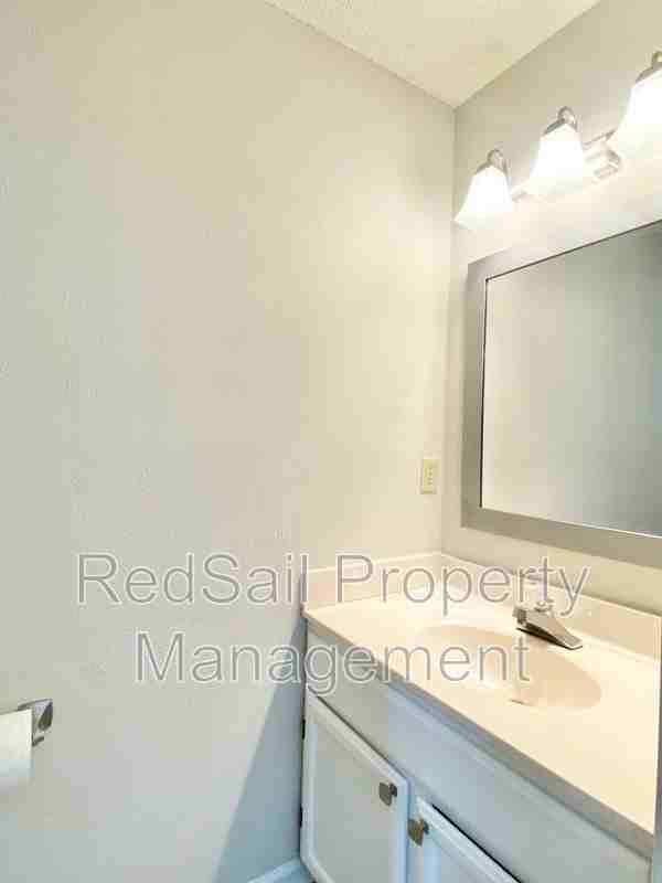 110 Souverain Lndg - Photo 7 of 23