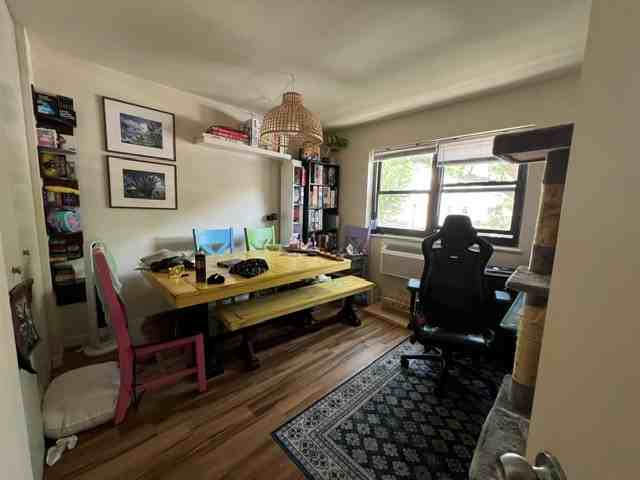 7522 North Greenview Avenue #209 - Photo 5 of 10