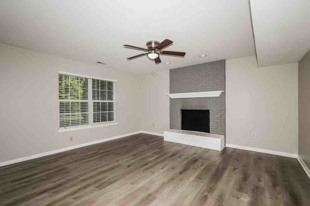 18864 Prairie Crossing Dr - Photo 5 of 17