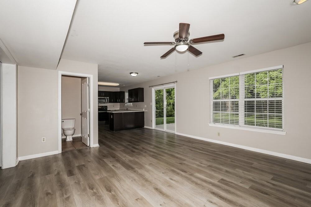 18864 Prairie Crossing Dr - Photo 6 of 17